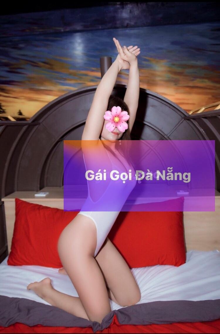 Thuỳ Trang ID 940-chiều khách hết mình